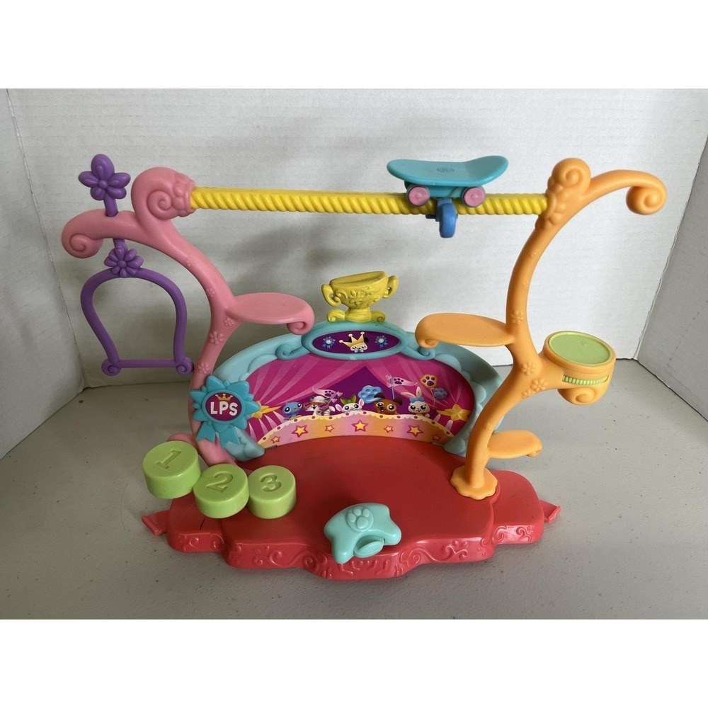 Littlest Pet Shop Tricks 'N Talents Show Playset